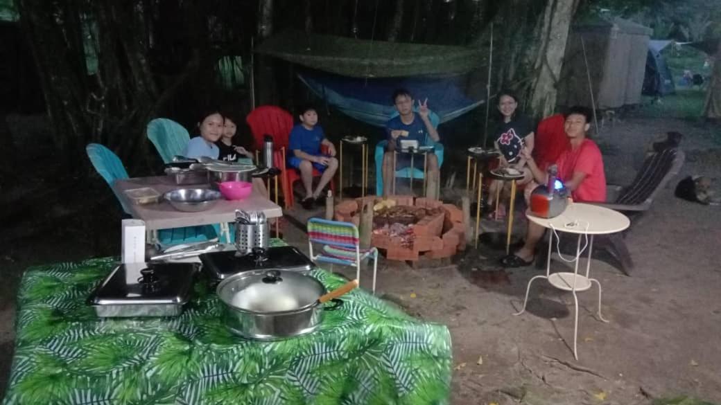 Farmville Glamping Retreat @